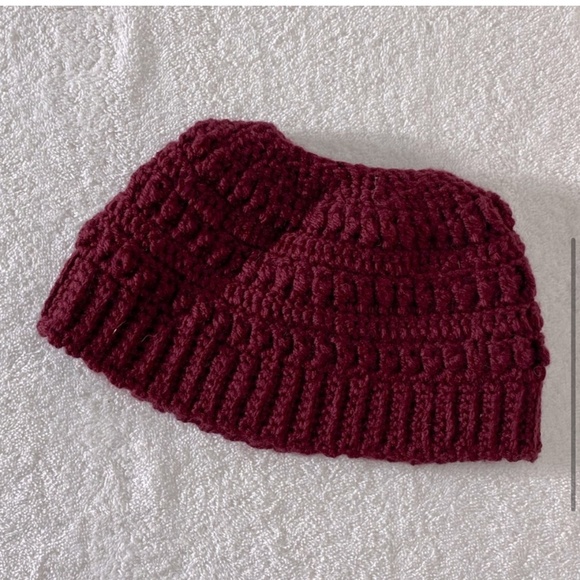 5/$25 Handmade Burgundy Knit Toque Beanie Winter Had With Bun/Ponytail Hole - Picture 4 of 7